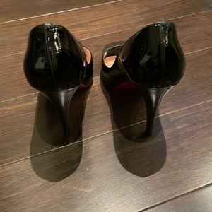 Christian Laboutin size 7 black patent pump
